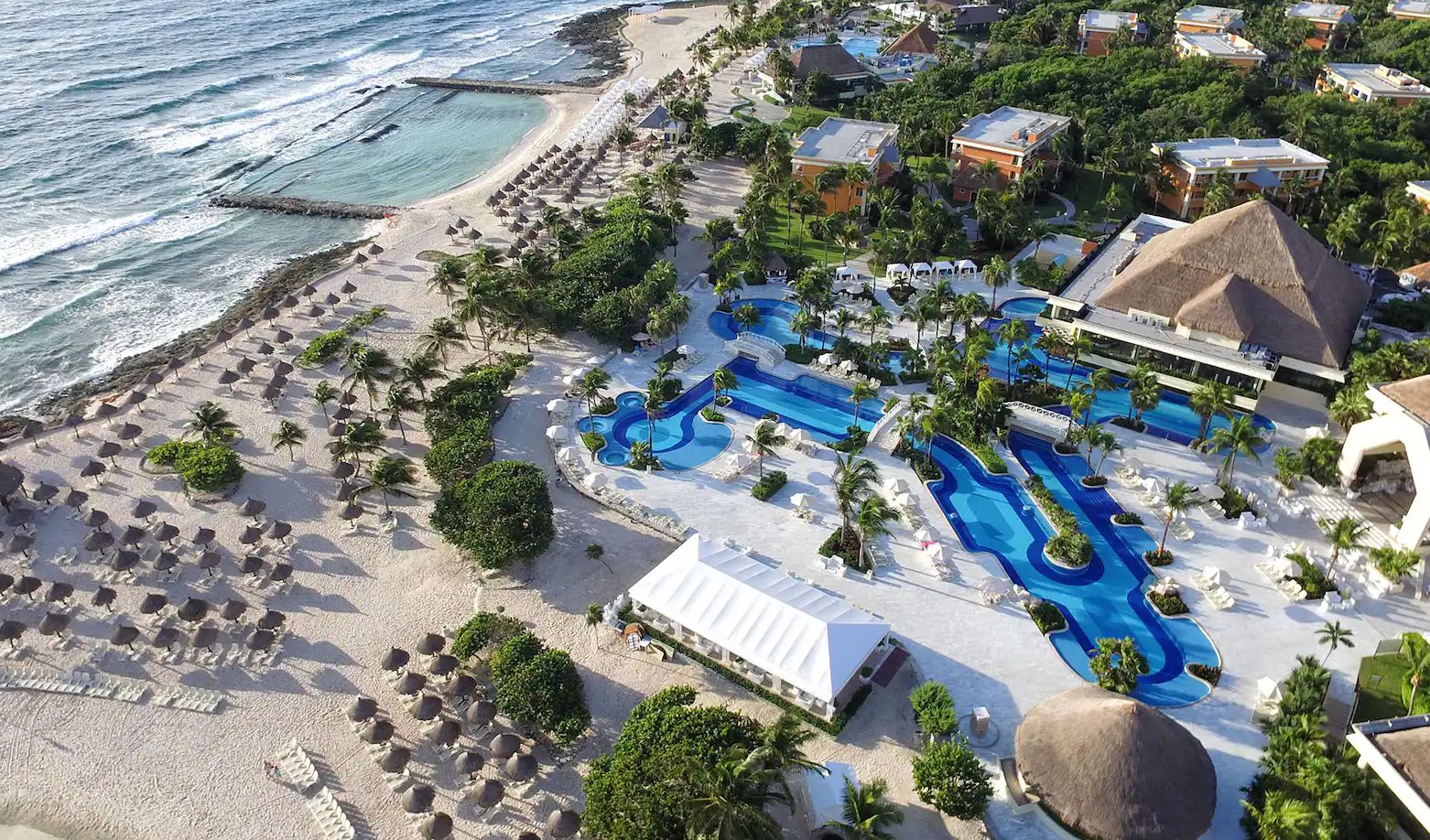 LUXURY AKUMAL